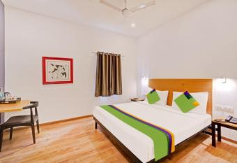 Super OYO Townhouse 1270 Imperial Stays allows 18 year olds to book a room