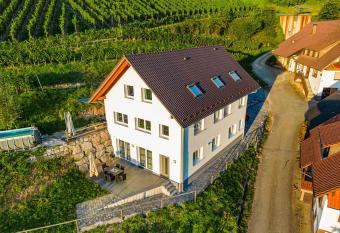 Paradieshof has Balcony rooms