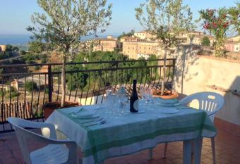 2 bedrooms house with sea view and furnished terrace at Rossano 3 km away from the beach has Balcony rooms