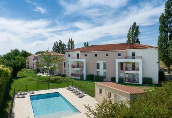 Garden & City Aix En Provence - Puyricard has Balcony rooms