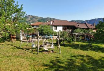 The Old Nest has Balcony rooms