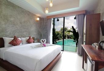 JR Place has Balcony rooms