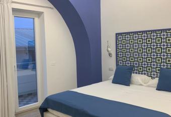 Xenia House Sorrento allows 18 year olds to book a room