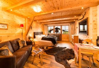 Chalet Harmonie has Balcony rooms
