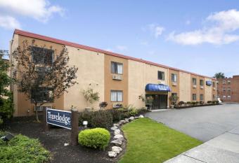 Travelodge by Wyndham Cleveland Lakewood allows 18 year olds to book a room