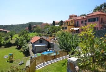 B&B LE TRE FATE has Balcony rooms