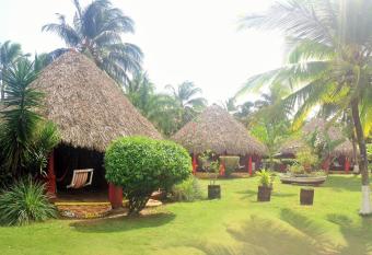 Paraiso Beach Hotel has Balcony rooms