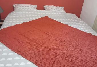 Chambre d h  te Le Pin allows 18 year olds to book a room