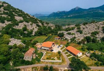 Apartments EcoNature has Balcony rooms