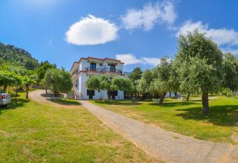 Pension Assos has Balcony rooms
