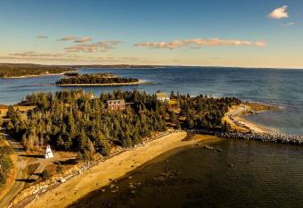 Seawind Landing Country Inn allows 18 year olds to book a room