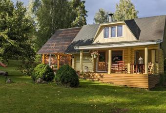 Intsikurmu veski saunamaja allows 18 year olds to book a room