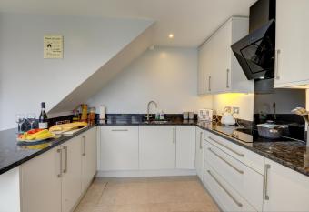 Marstons Croft has rooms with a private hot tub