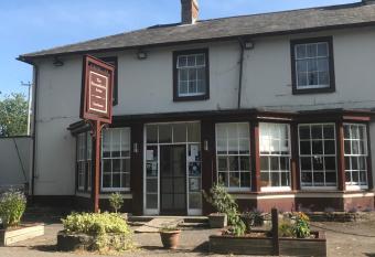 The Penruddocke Arms has Balcony rooms