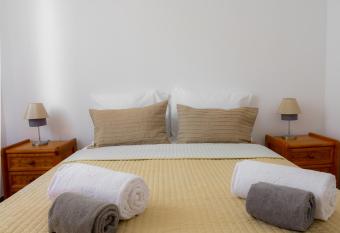 S  nia s Costa da Caparica apartment has Balcony rooms