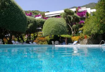 H  tel Pietracap has Balcony rooms