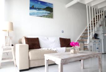 Studio a Saint Francois a 300 m de la plage avec piscine partagee terrasse amenagee et wifi has Balcony rooms