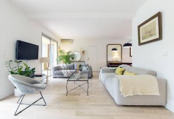 PERFECT FAMILY HOUSE IN CAP d ANTIBES WITH TENNIS COURT allows 18 year olds to book a room
