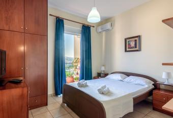 Golden Beach Hill Apartments has Balcony rooms