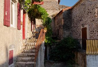 La Maison du Voyageur allows 18 year olds to book a room