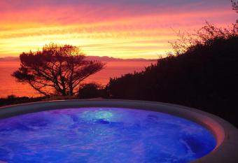 Penguinden - load-shedding free has Balcony rooms