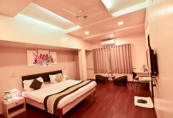 MY Bizz Hotel Sapna allows 18 year olds to book a room
