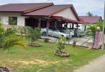 AMIMAS HOMESTAY has Balcony rooms