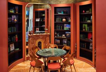 Nest Paris La D  fense - MGallery allows 18 year olds to book a room