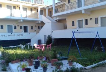 FULL HOUSE KAVOS has Balcony rooms