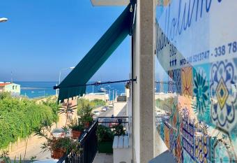 B&B Giallolumia allows 18 year olds to book a room