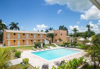 Orange Hill Beach Inn has Balcony rooms