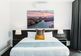 Coniston Hotel Wollongong has Balcony rooms