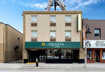 La Quinta by Wyndham Oshawa allows 18 year olds to book a room