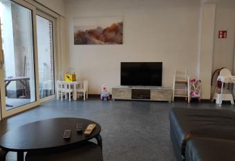 De Zandparel allows 18 year olds to book a room