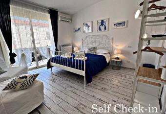 Io.te e il mare has Balcony rooms