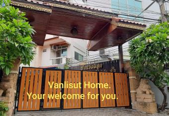 Vanlisut Hotel Ngamwongwan has Balcony rooms