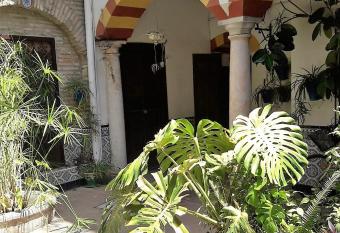 Apartamentos Abderraman I allows 18 year olds to book a room