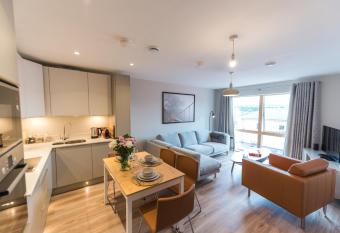 5 star luxury apartment in the city centre allows 18 year olds to book a room