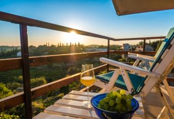 Le Petit has Balcony rooms