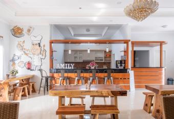 Urbanview Hotel One Family Maribaya allows 18 year olds to book a room