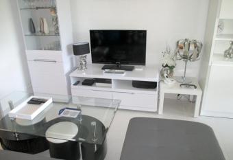 Studio a Antibes a 500 m de la plage avec vue sur la mer jardin clos et wifi has Balcony rooms