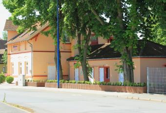 Pension Am Ostbahnhof allows 18 year olds to book a room