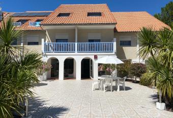 Logis Les Vagues allows 18 year olds to book a room