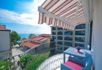 Seaside Apartments Petrovac has Balcony rooms