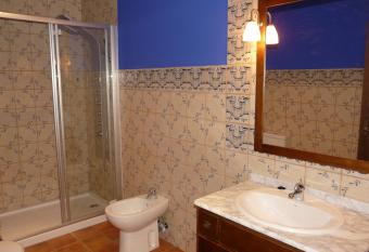 Apartamentossierradegata La Noguera villamiel has Balcony rooms