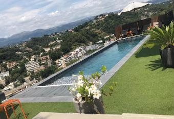 Twenty Rent has Balcony rooms