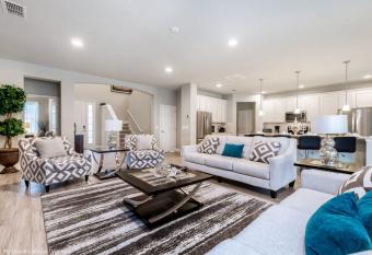 Luxury Homes With No Added Fees has Balcony rooms