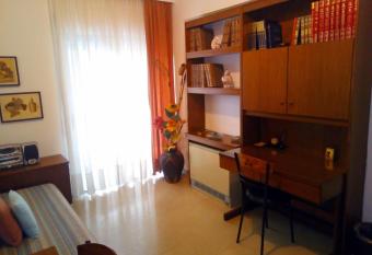 Beautiful Apartment -up to 4 guests- close to City Centre! allows 18 year olds to book a room