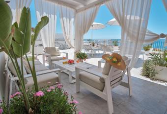 Sunset Terrace Mazara has Balcony rooms