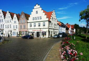 Pension Marktblick allows 18 year olds to book a room